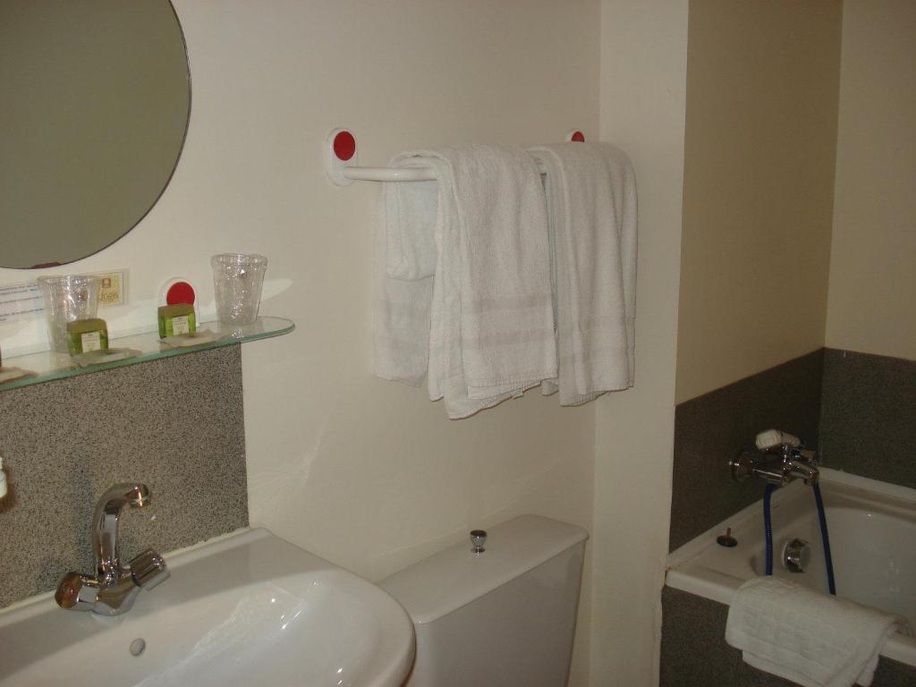Hotel De La Plage Erquy Habitación foto